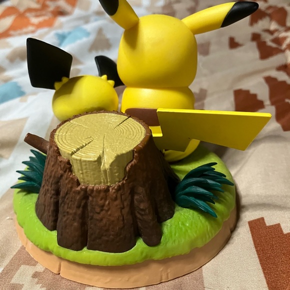 Pokémon official Pikachu & Pichu sitting figure Nintendo creatures Rare - Picture 5 of 9